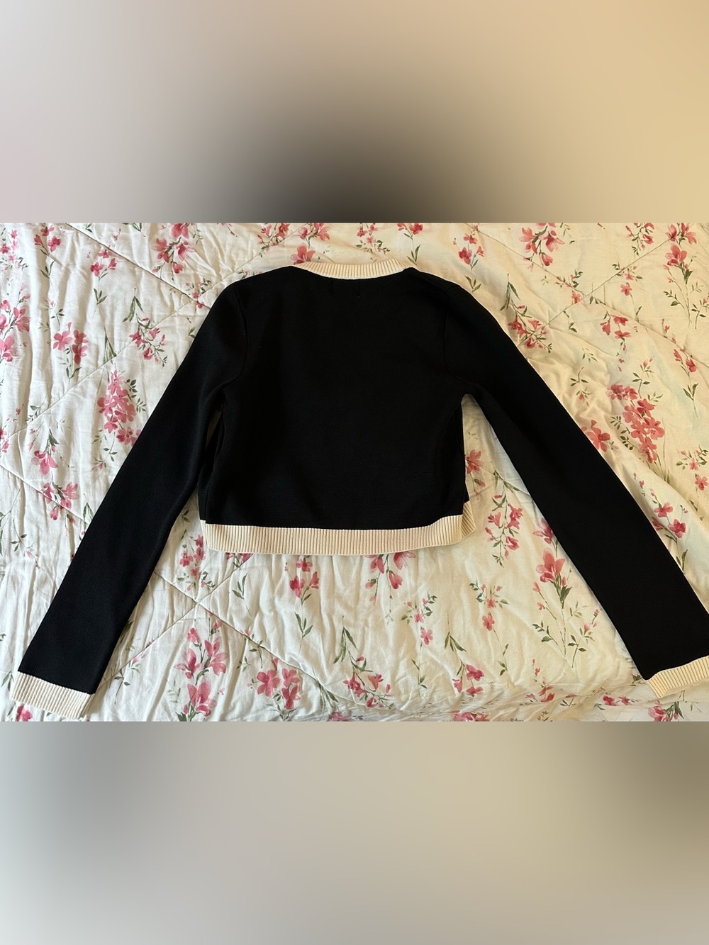 Cropped Black and Cream Contrast Button Cardigan NWOT - Picture 4 of 4